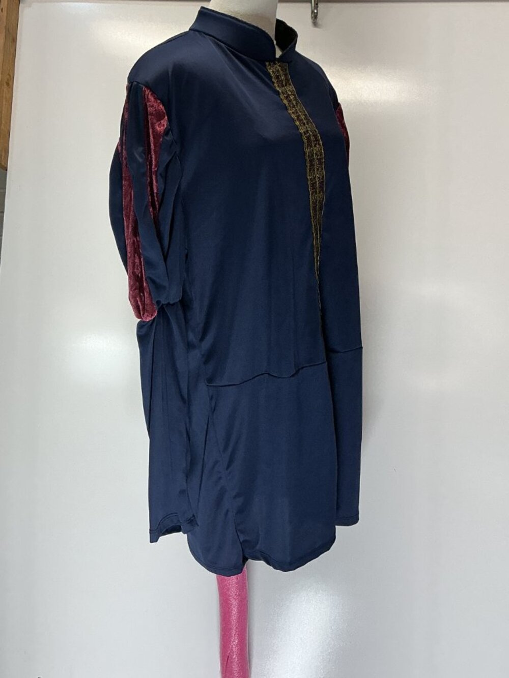 California Costumes Royal Storybook King Tunic Men L/XL Navy Renaissance Costume - Picture 9 of 11